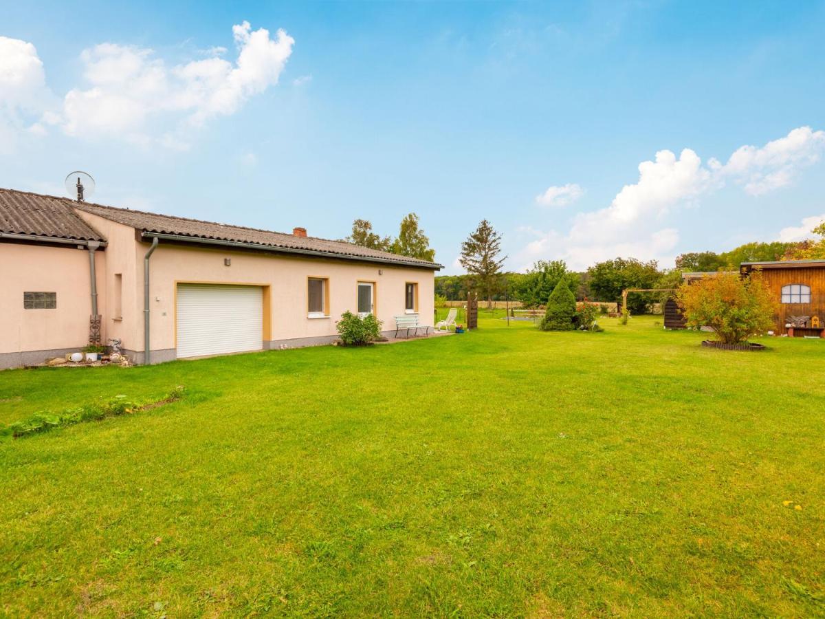 Idyllic Bungalow In Pepelow With Garden Exterior foto